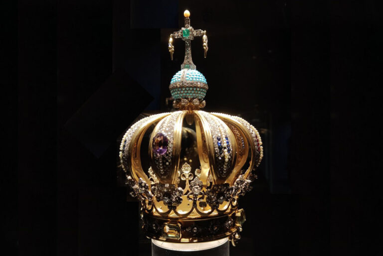 Purple & White Business Professional Presentation - 7