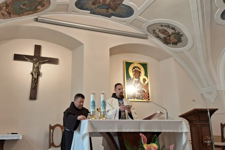 Purple & White Business Professional Presentation - 4